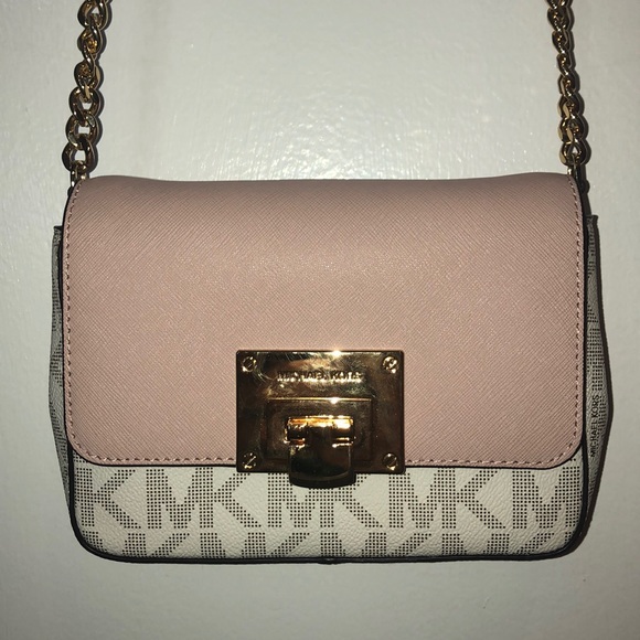 Michael Kors Handbags - MK purse